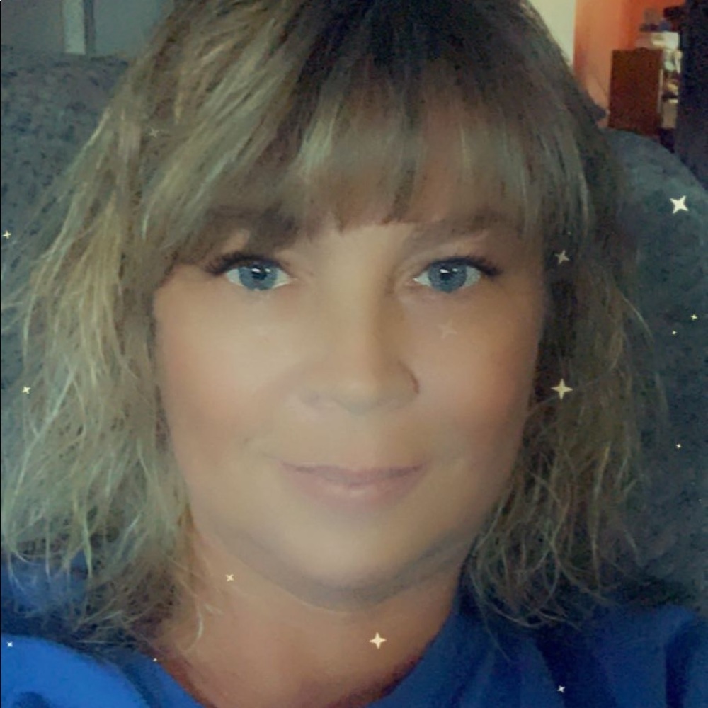 Meet your Posher, Crystal